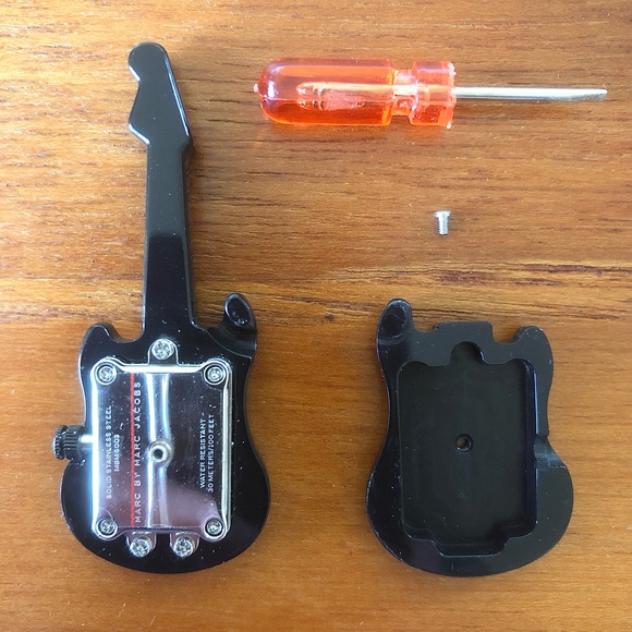 MARC by MARC JACOBS GUITAR PENDANT NECKLACE - Picture 5 of 7